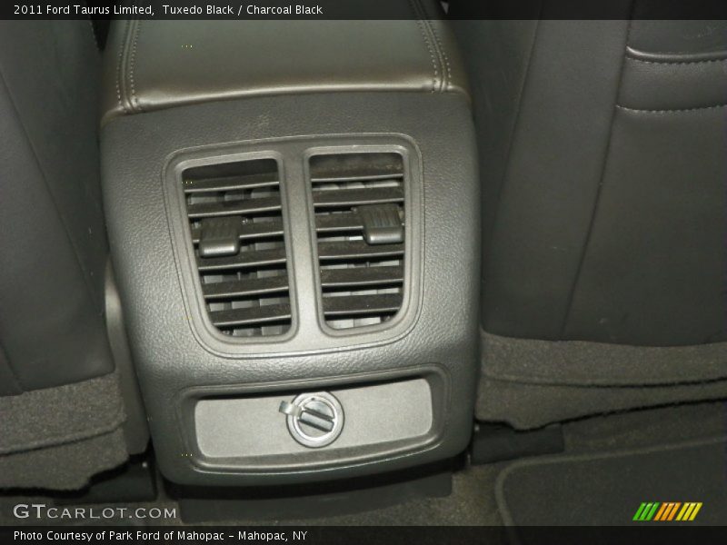 Tuxedo Black / Charcoal Black 2011 Ford Taurus Limited