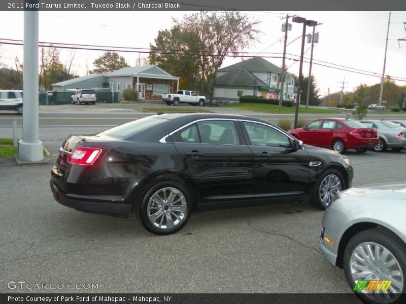 Tuxedo Black / Charcoal Black 2011 Ford Taurus Limited