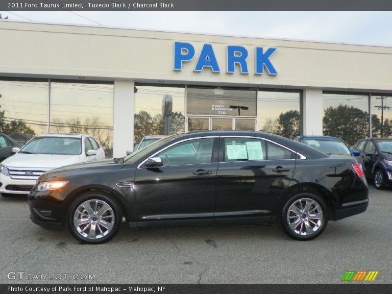Tuxedo Black / Charcoal Black 2011 Ford Taurus Limited