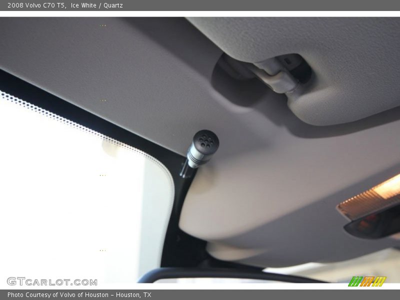 Ice White / Quartz 2008 Volvo C70 T5