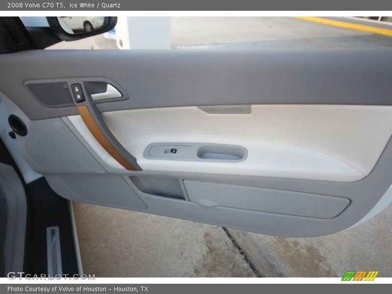 Ice White / Quartz 2008 Volvo C70 T5