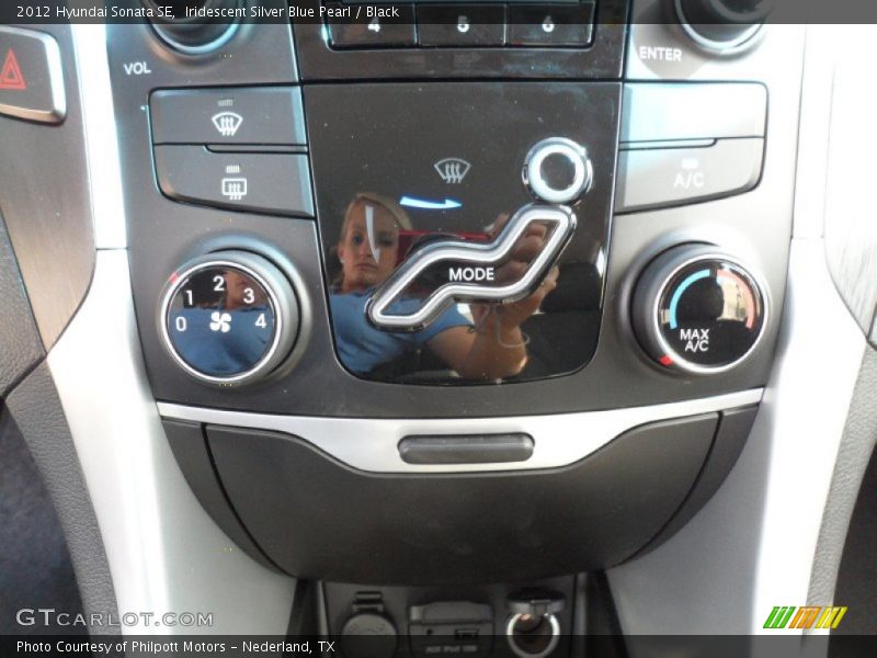 Iridescent Silver Blue Pearl / Black 2012 Hyundai Sonata SE