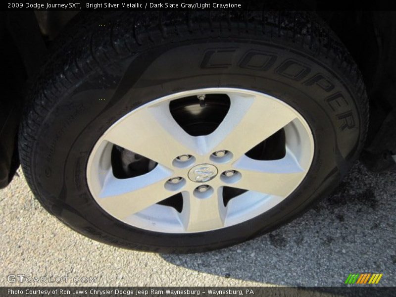 Bright Silver Metallic / Dark Slate Gray/Light Graystone 2009 Dodge Journey SXT
