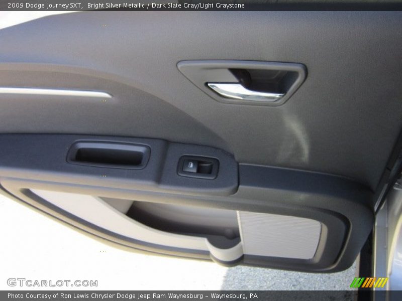 Bright Silver Metallic / Dark Slate Gray/Light Graystone 2009 Dodge Journey SXT