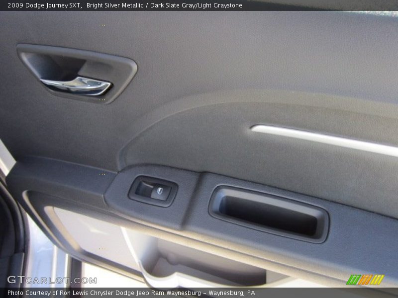 Bright Silver Metallic / Dark Slate Gray/Light Graystone 2009 Dodge Journey SXT
