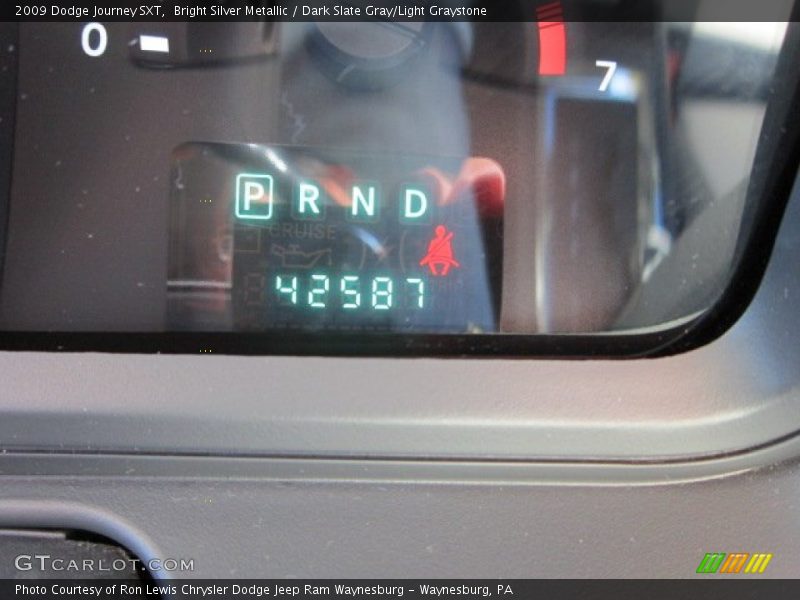 Bright Silver Metallic / Dark Slate Gray/Light Graystone 2009 Dodge Journey SXT