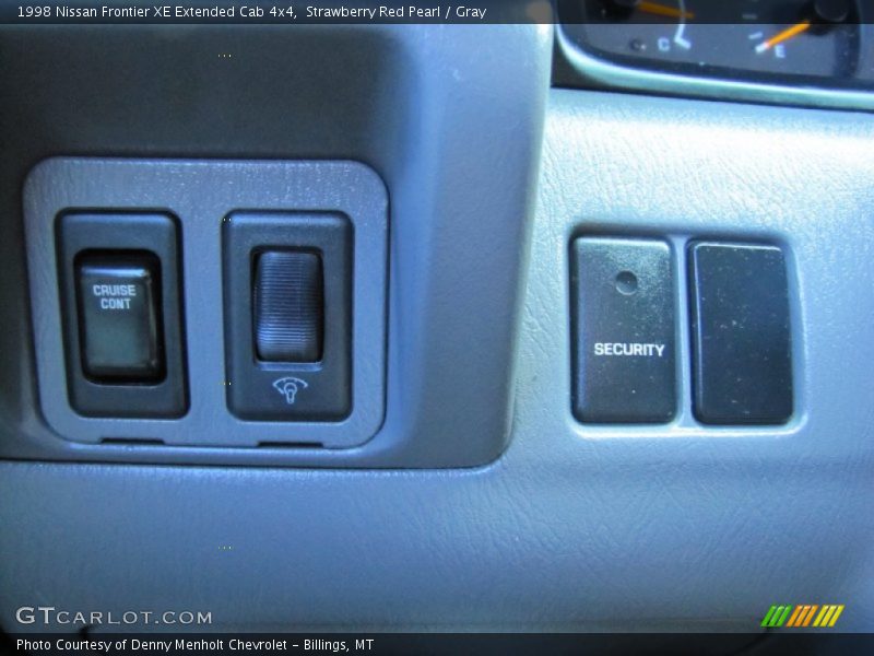 Strawberry Red Pearl / Gray 1998 Nissan Frontier XE Extended Cab 4x4