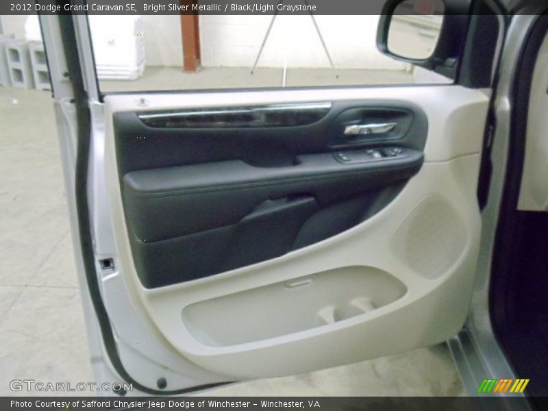 Bright Silver Metallic / Black/Light Graystone 2012 Dodge Grand Caravan SE