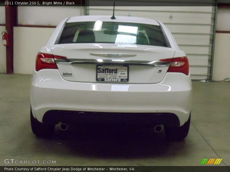 Bright White / Black 2011 Chrysler 200 S