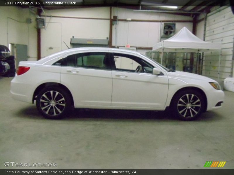Bright White / Black 2011 Chrysler 200 S