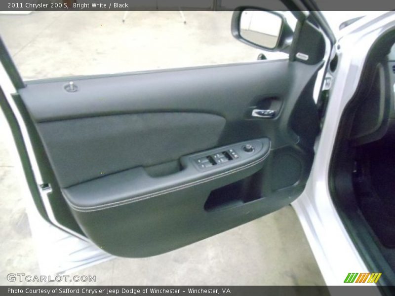 Bright White / Black 2011 Chrysler 200 S