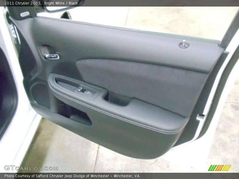 Bright White / Black 2011 Chrysler 200 S