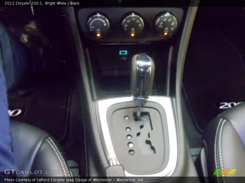 Bright White / Black 2011 Chrysler 200 S