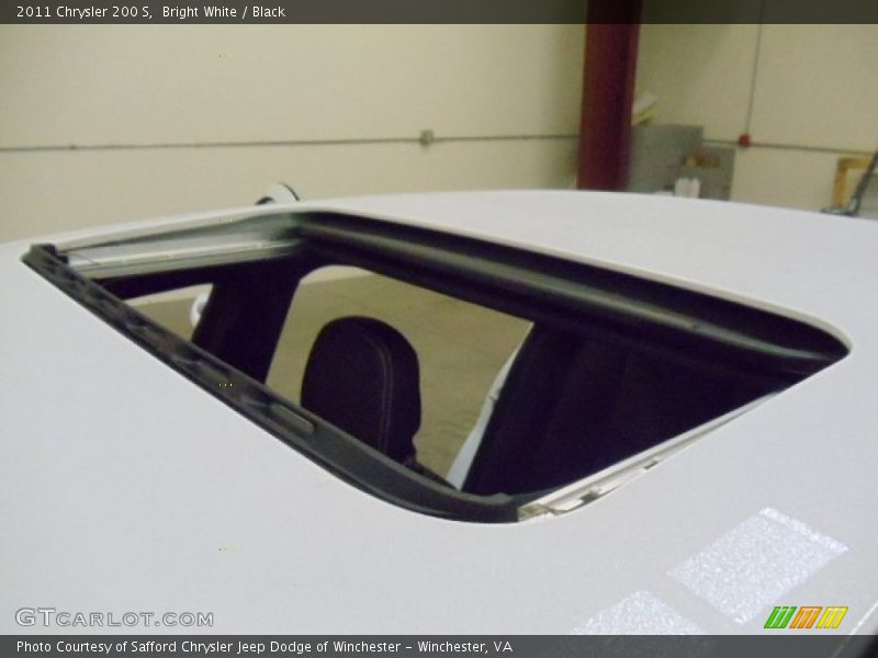 Bright White / Black 2011 Chrysler 200 S