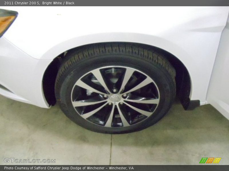 Bright White / Black 2011 Chrysler 200 S