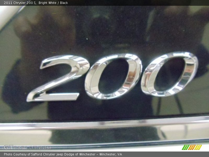 Bright White / Black 2011 Chrysler 200 S