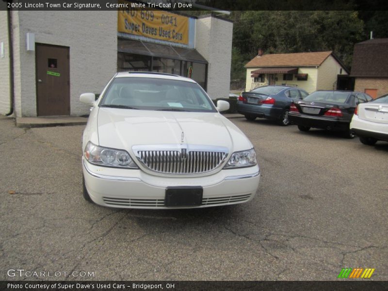 Ceramic White Tri-Coat / Dove 2005 Lincoln Town Car Signature