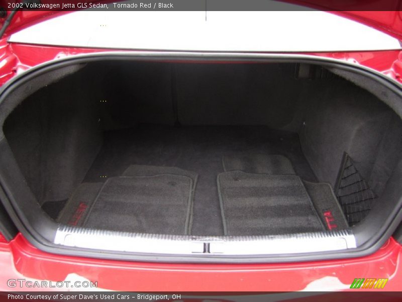 Tornado Red / Black 2002 Volkswagen Jetta GLS Sedan
