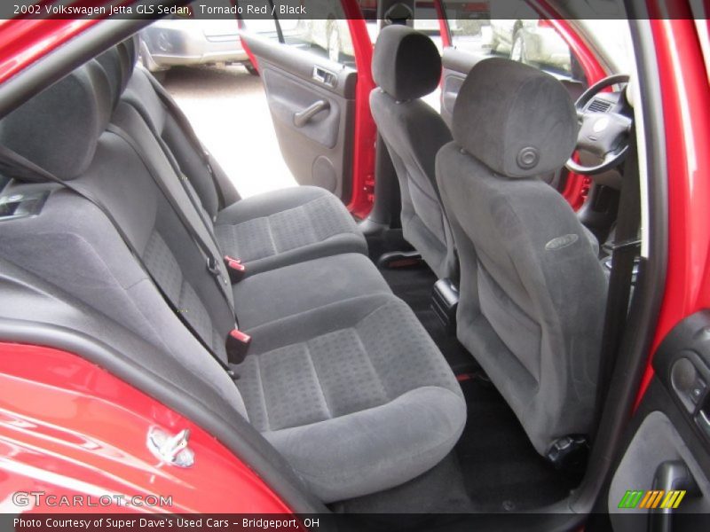 Tornado Red / Black 2002 Volkswagen Jetta GLS Sedan