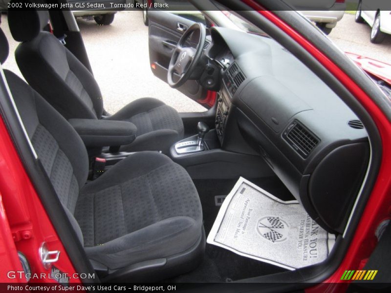 Tornado Red / Black 2002 Volkswagen Jetta GLS Sedan