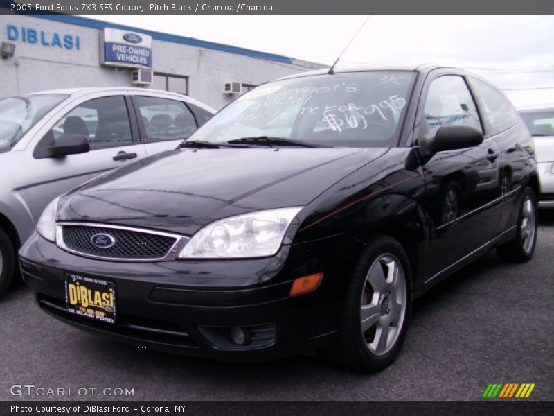 Pitch Black / Charcoal/Charcoal 2005 Ford Focus ZX3 SES Coupe