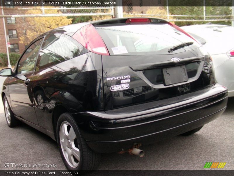 Pitch Black / Charcoal/Charcoal 2005 Ford Focus ZX3 SES Coupe