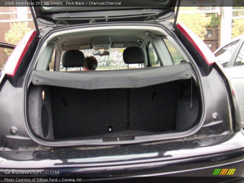 Pitch Black / Charcoal/Charcoal 2005 Ford Focus ZX3 SES Coupe