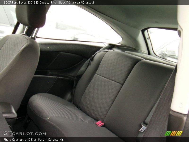 Pitch Black / Charcoal/Charcoal 2005 Ford Focus ZX3 SES Coupe