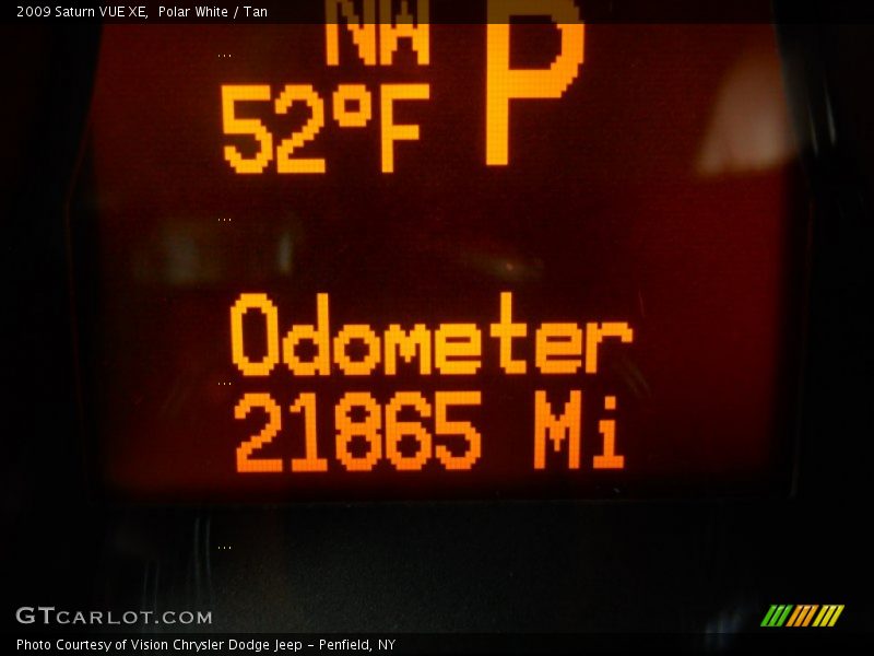 Polar White / Tan 2009 Saturn VUE XE