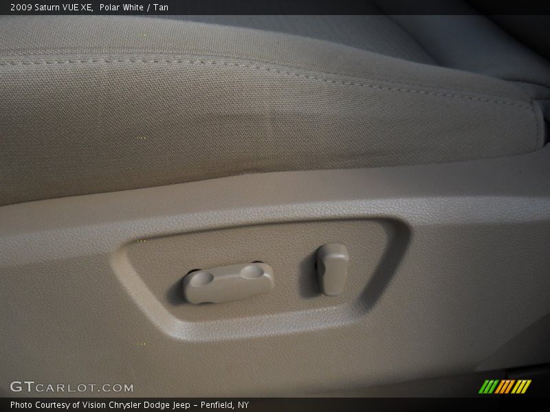 Polar White / Tan 2009 Saturn VUE XE