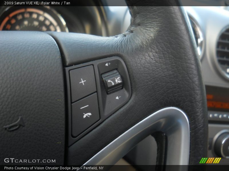 Polar White / Tan 2009 Saturn VUE XE