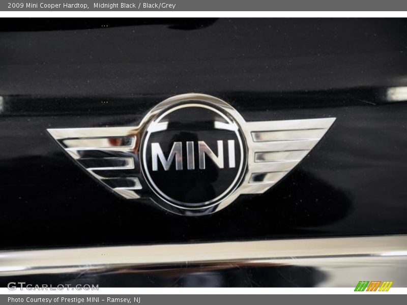  2009 Cooper Hardtop Logo