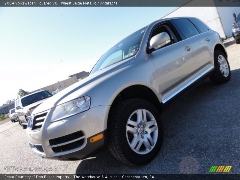 Front 3/4 View of 2004 Touareg V8