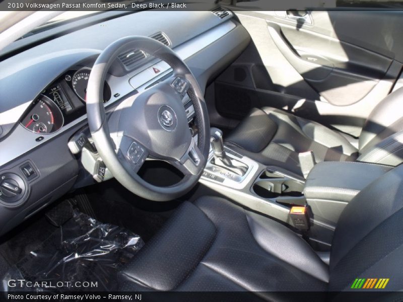 Deep Black / Black 2010 Volkswagen Passat Komfort Sedan
