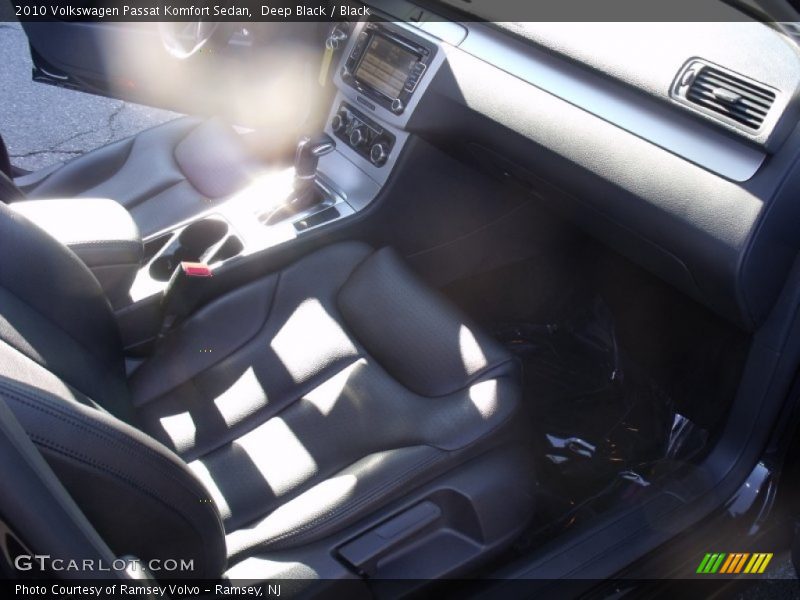 Deep Black / Black 2010 Volkswagen Passat Komfort Sedan