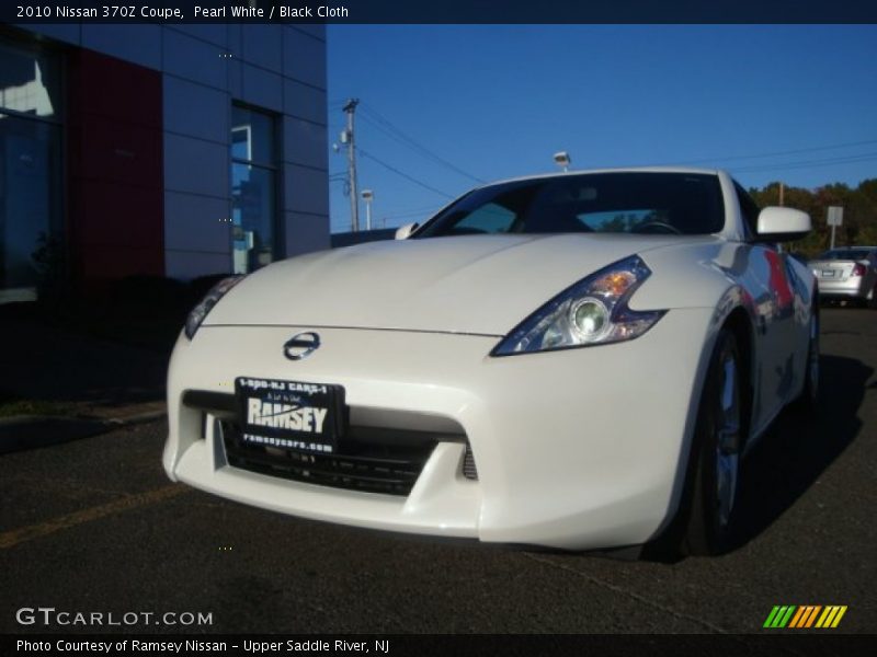 Pearl White / Black Cloth 2010 Nissan 370Z Coupe