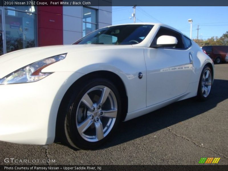 Pearl White / Black Cloth 2010 Nissan 370Z Coupe