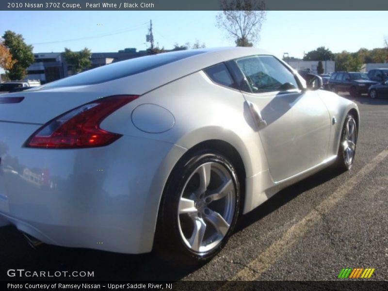 Pearl White / Black Cloth 2010 Nissan 370Z Coupe