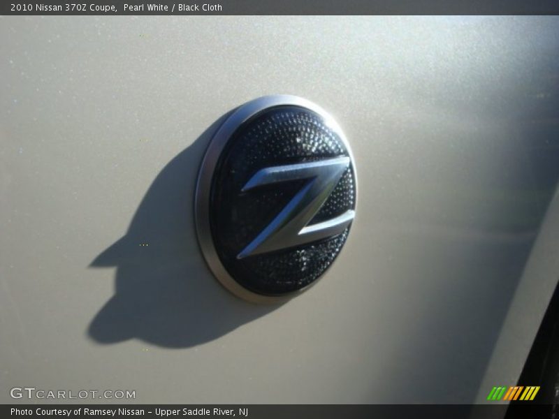 Pearl White / Black Cloth 2010 Nissan 370Z Coupe