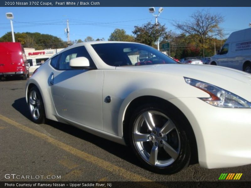 Pearl White / Black Cloth 2010 Nissan 370Z Coupe
