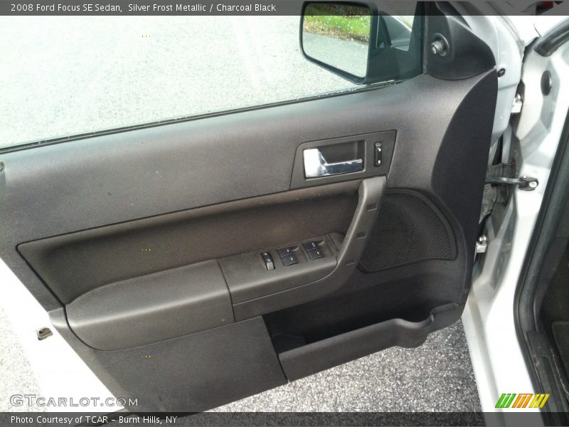 Silver Frost Metallic / Charcoal Black 2008 Ford Focus SE Sedan