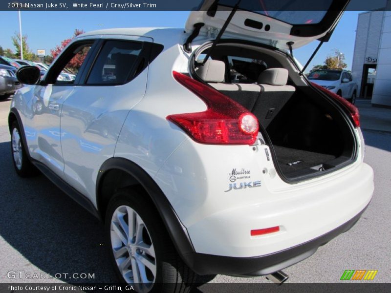 White Pearl / Gray/Silver Trim 2011 Nissan Juke SV