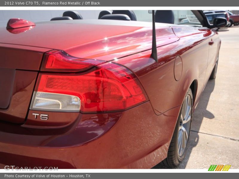 Flamenco Red Metallic / Off Black 2012 Volvo C70 T5