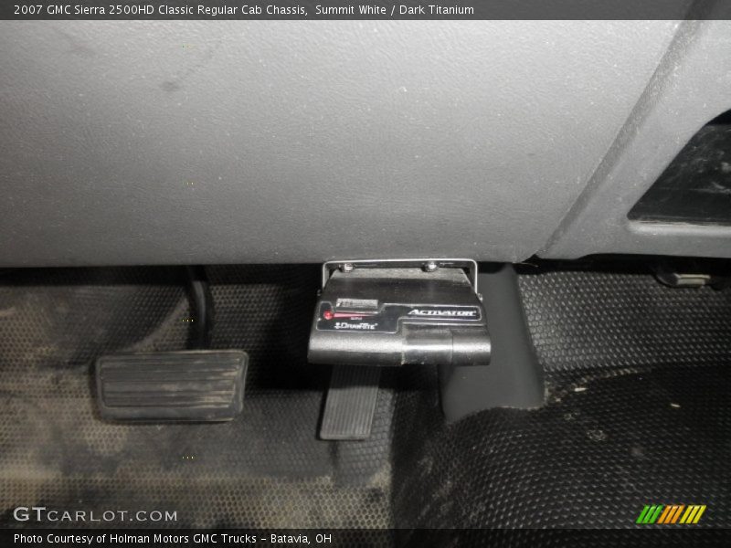 Summit White / Dark Titanium 2007 GMC Sierra 2500HD Classic Regular Cab Chassis