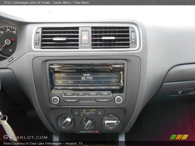 Candy White / Titan Black 2012 Volkswagen Jetta SE Sedan