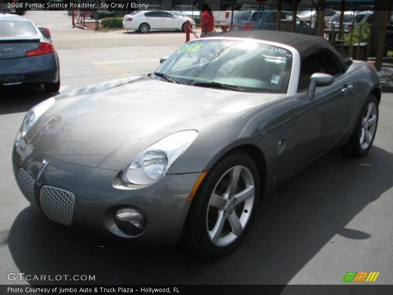 Front 3/4 View of 2006 Solstice Roadster