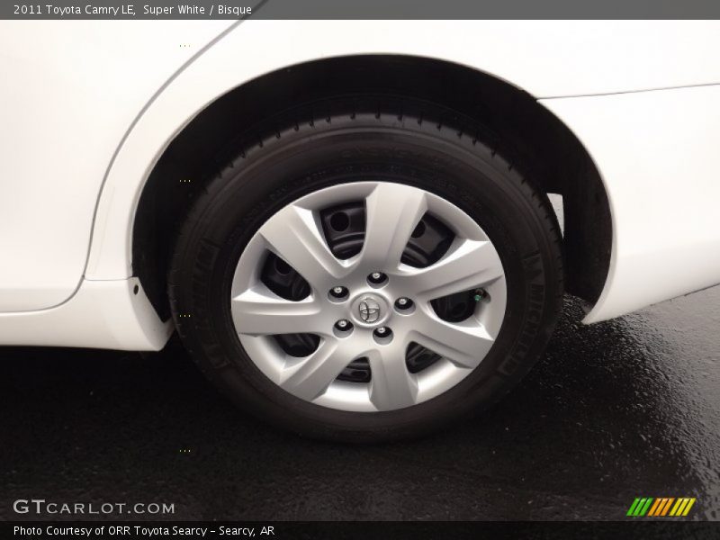 Super White / Bisque 2011 Toyota Camry LE