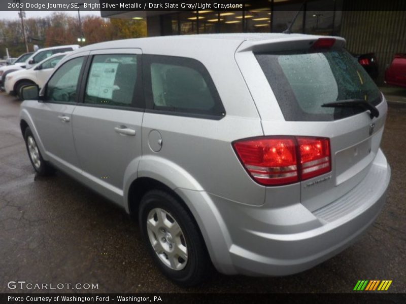 Bright Silver Metallic / Dark Slate Gray/Light Graystone 2009 Dodge Journey SE