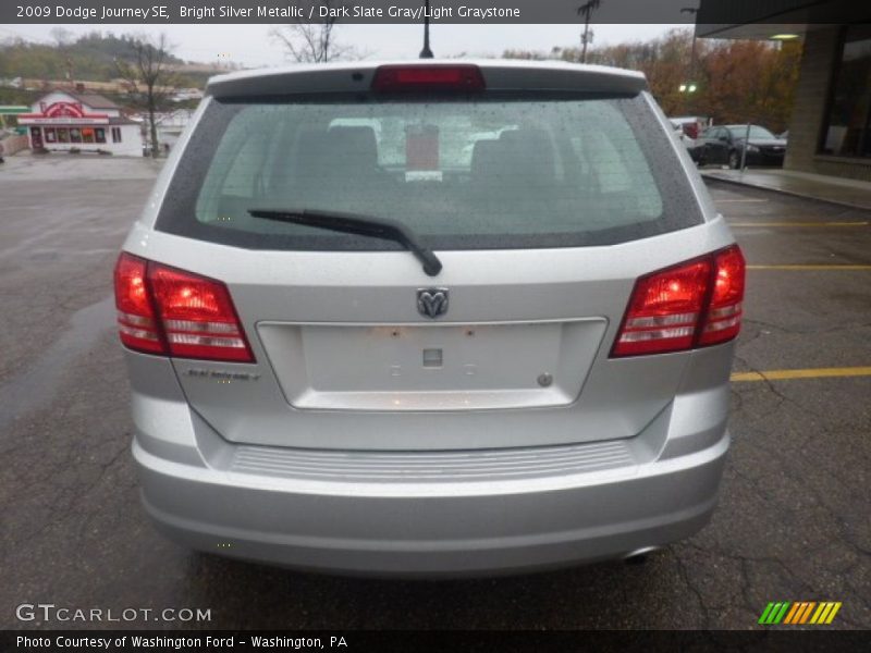 Bright Silver Metallic / Dark Slate Gray/Light Graystone 2009 Dodge Journey SE