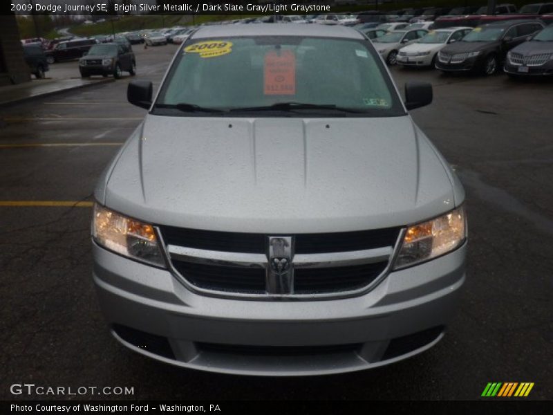 Bright Silver Metallic / Dark Slate Gray/Light Graystone 2009 Dodge Journey SE